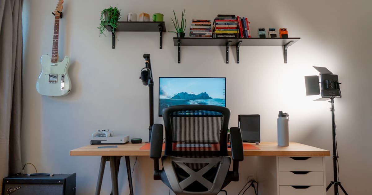 College Dorm Essentials (2026) — What Fits, What Lasts, What Your Roommate Will Steal